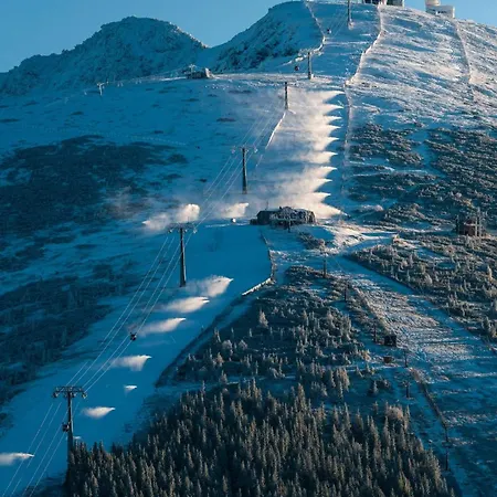 Family S Výhľadom Na Choč